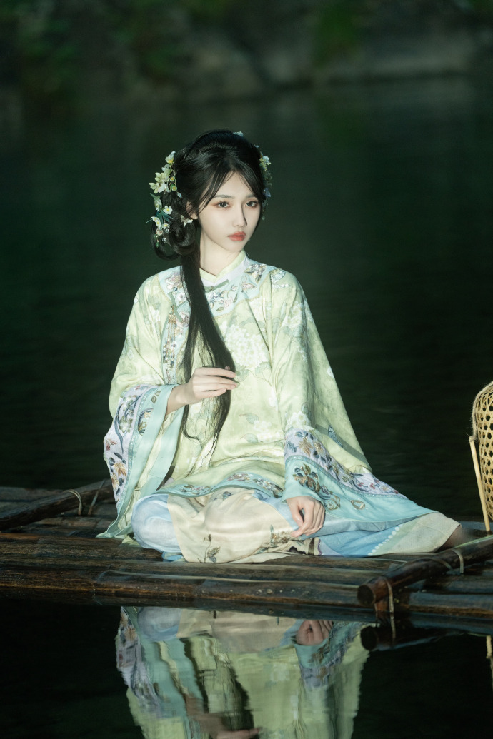 清爽色调下的动作